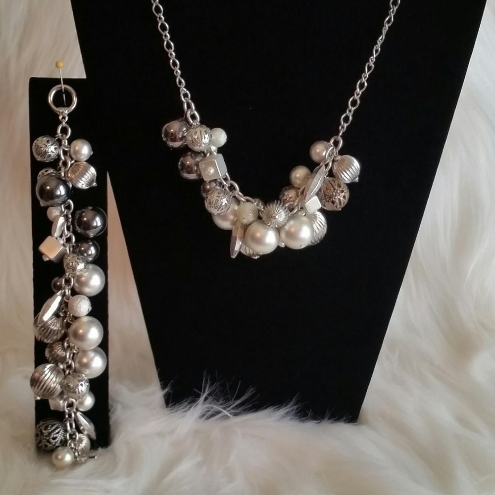 Silvertone Bangle Necklace & Bracelet.